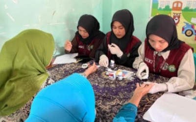 D4 Ankes Unusa Edukasi Warga Mojokerto Terkait Pencegahan Diabetes hingga Penggunaan Obat Herbal