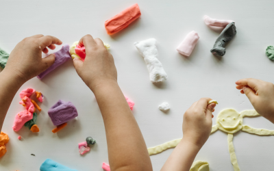 Yuk Ketahui Manfaat Sensory Play untuk Anak!